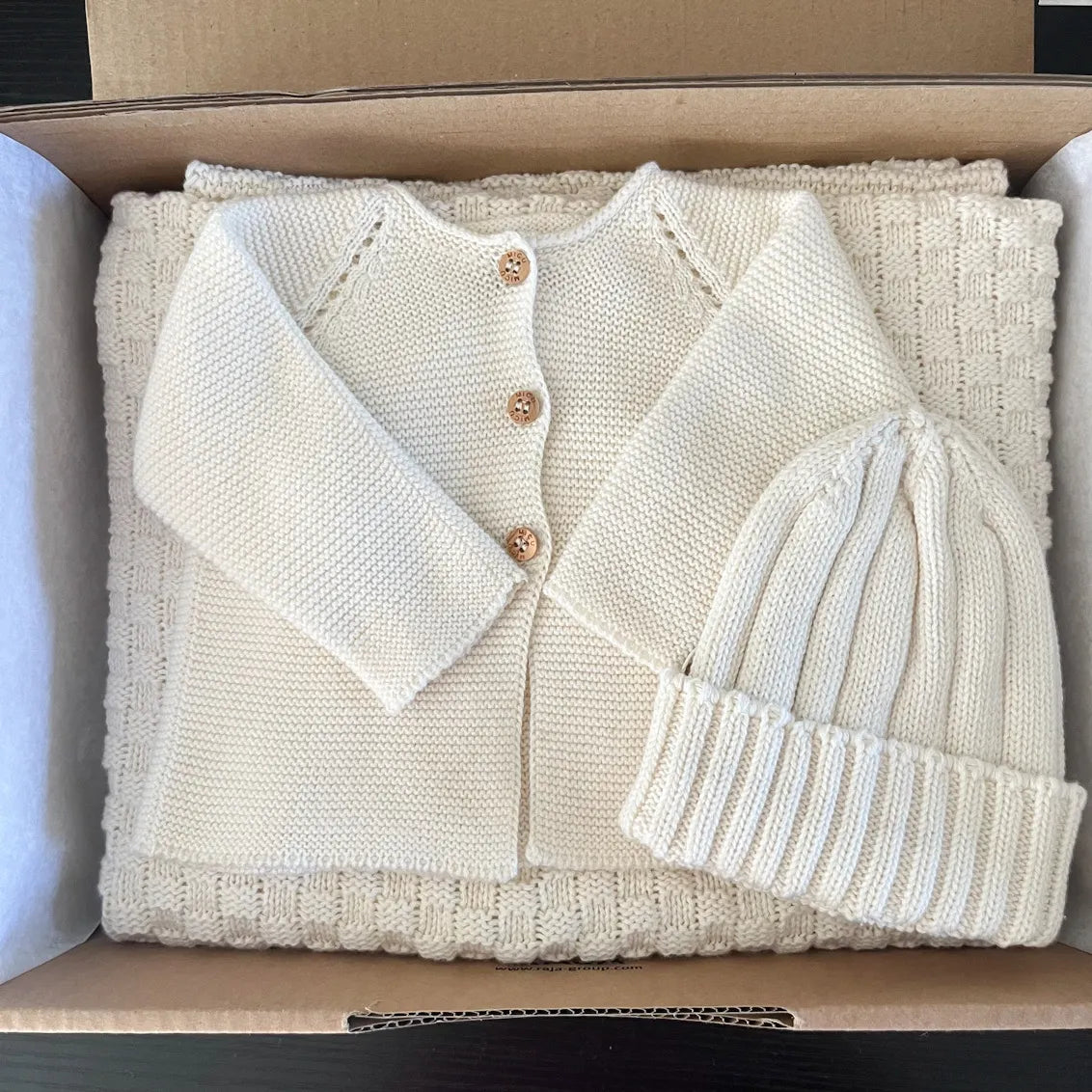 Baby box – newborn ( copertina, completino e cappellino)