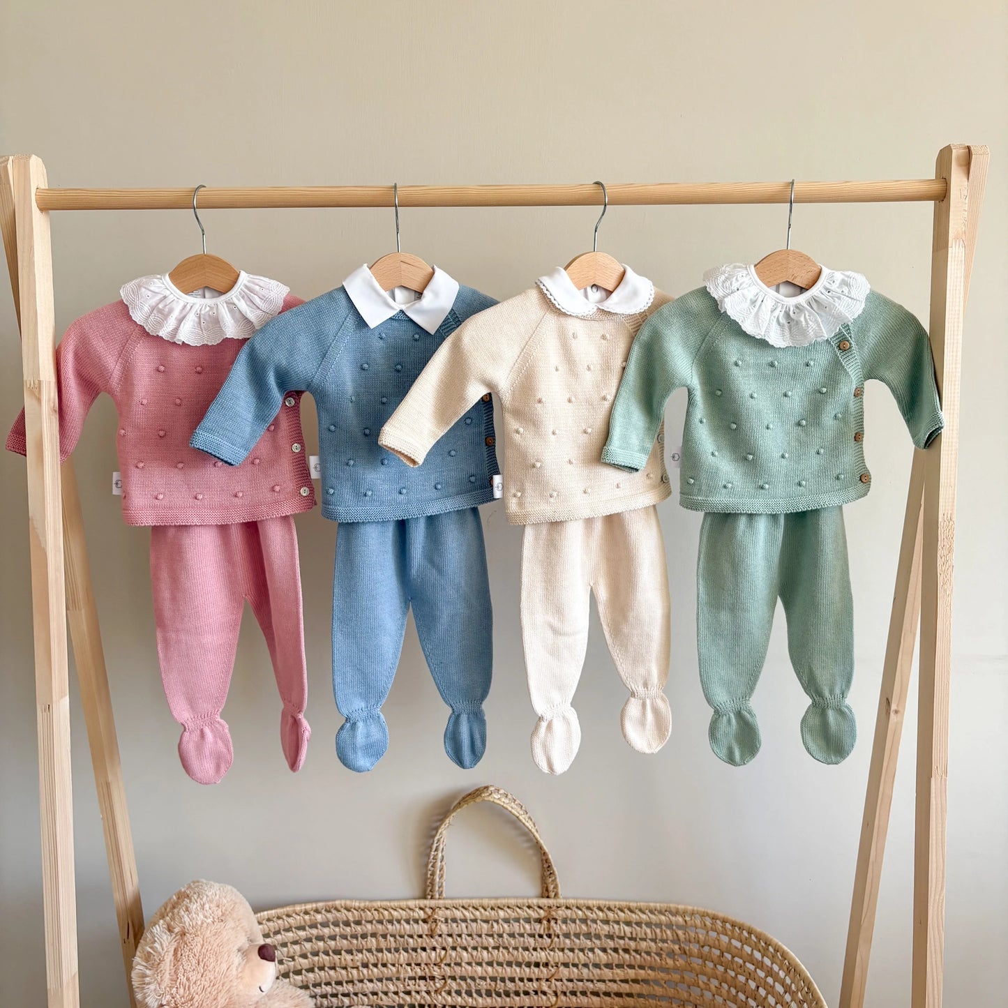 Completino neonato pompon con cuffietta