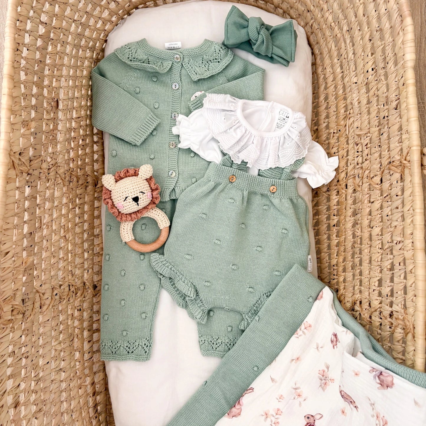 Pagliaccetto neonato in cotone pompon con voulant