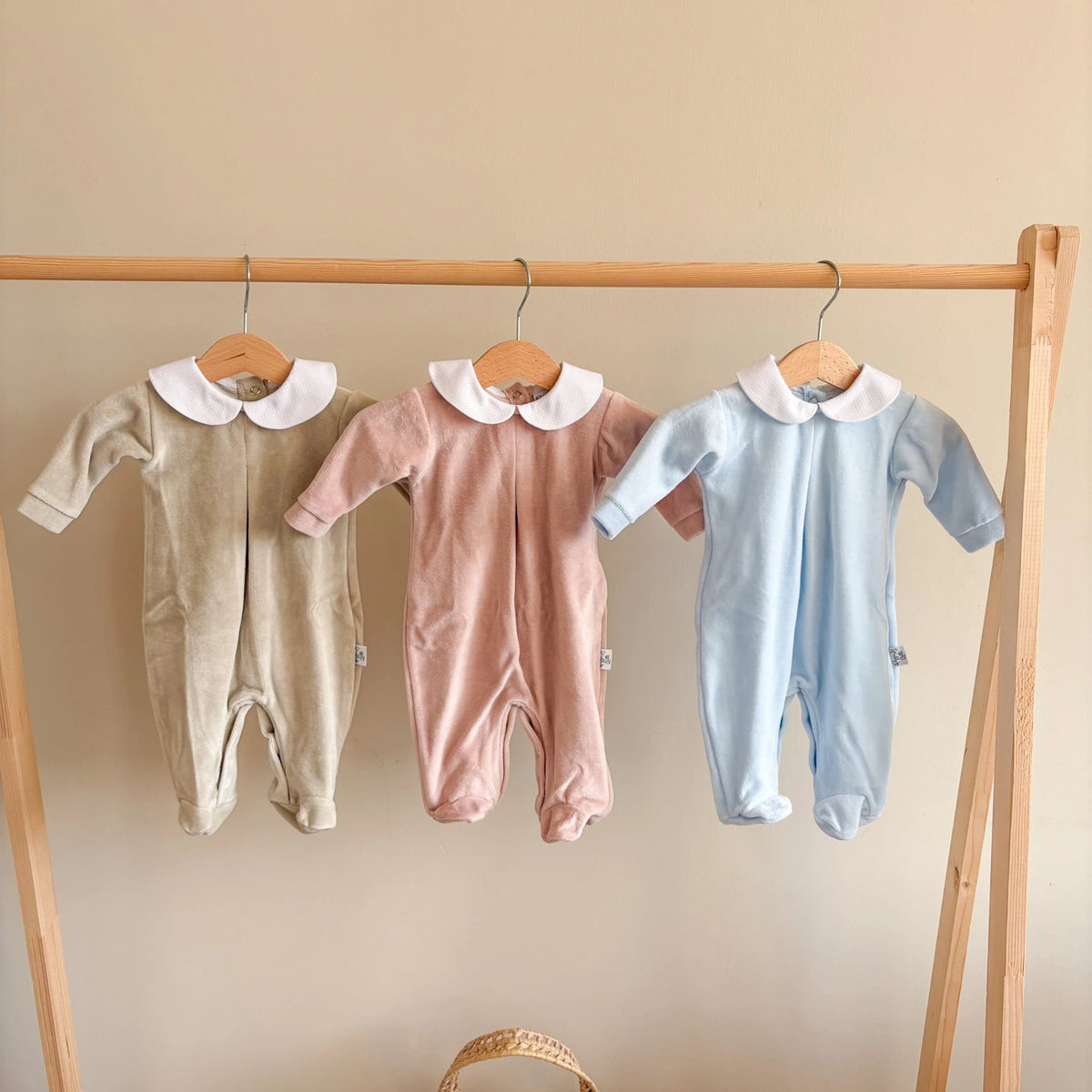 Tutina neonato in ciniglia minimal