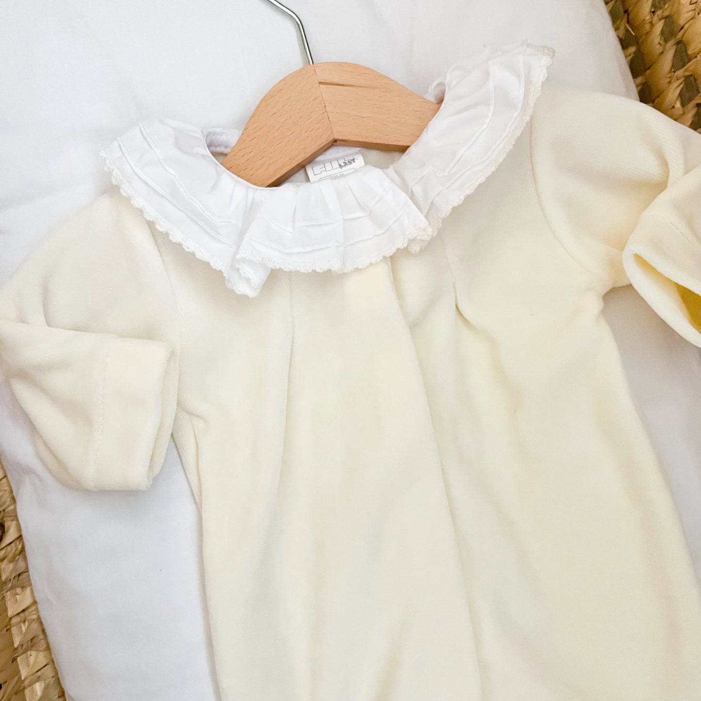 Tutina neonato in ciniglia scollo voulant
