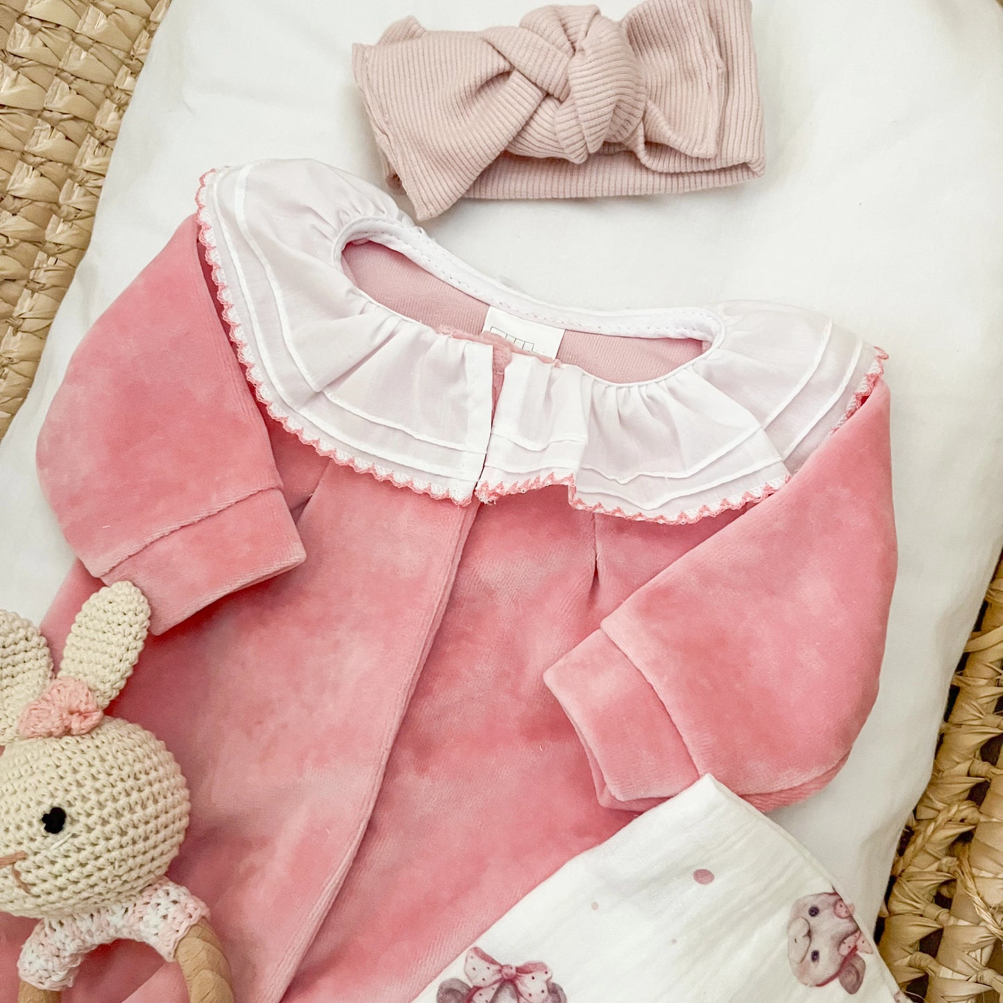 Tutina neonato in ciniglia scollo voulant